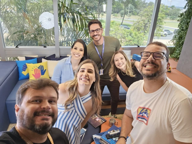 "Nós, Elas & Todo Mundo no transporte e em qualquer lugar" é  uma jornada viva, feita de escuta, troca e protagonismo.